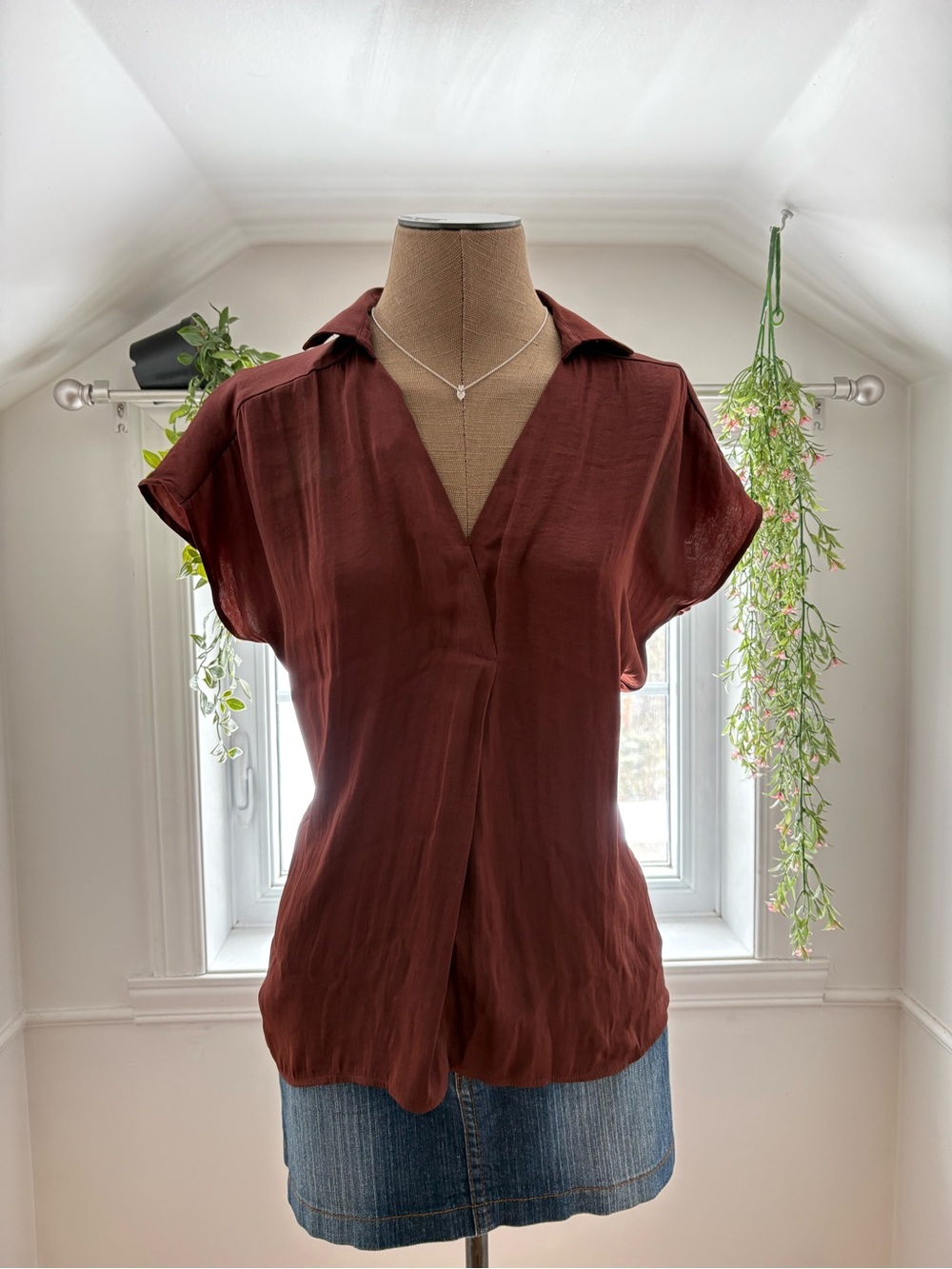 Women’s Short-Sleeve V-Neck Blouse in Brown